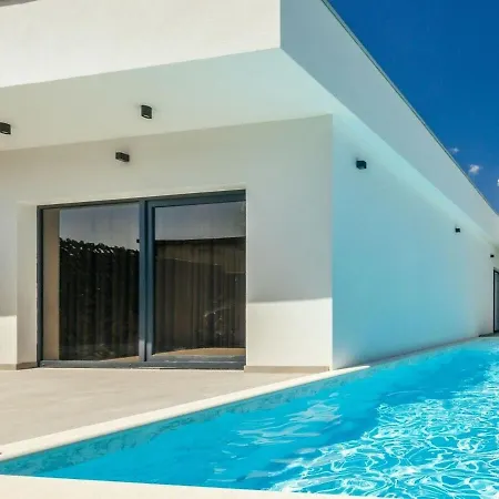 Aura With Heated Pool Villa Donji Proložac