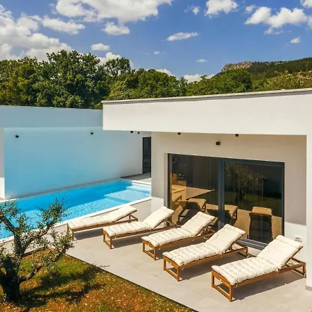 Villa Aura With Heated Pool *