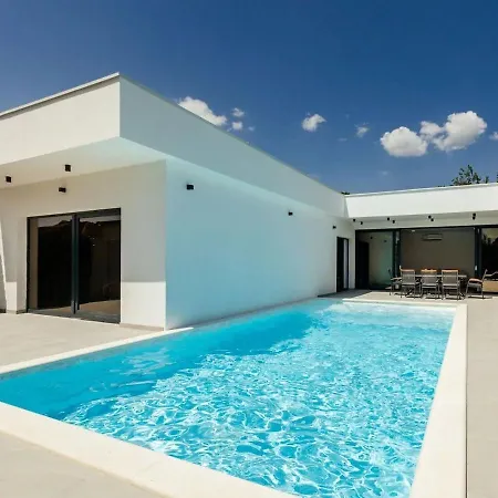 Villa Aura With Heated Pool *