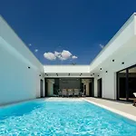 Villa Aura With Heated Pool Donji Proložac