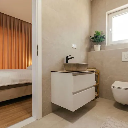 Villa Aura With Heated Pool *
