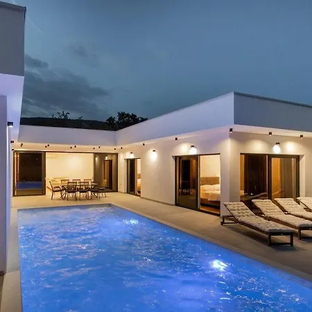 Aura With Heated Pool