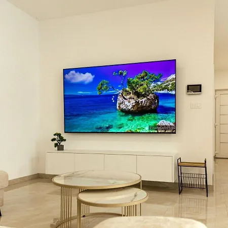 Aura With Heated Pool Villa *