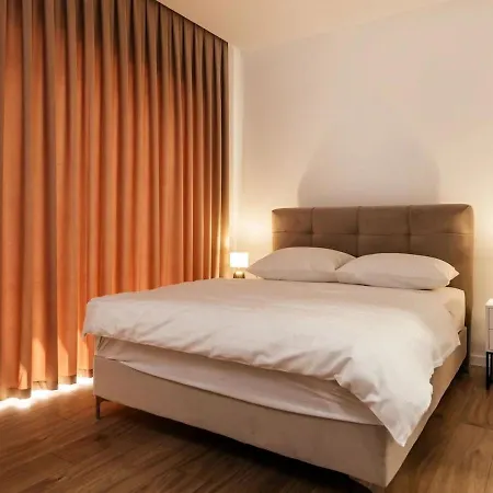 Aura With Heated Pool *