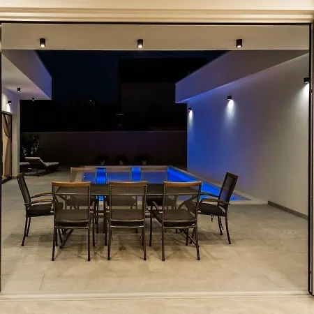 Aura With Heated Pool *