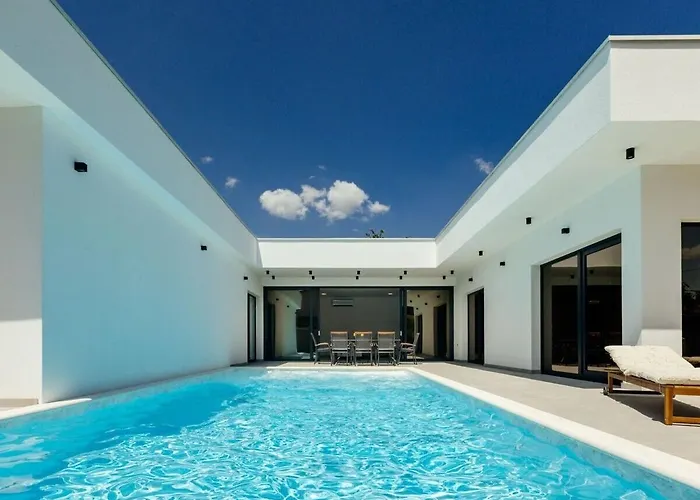 Villa Aura With Heated Pool Donji Proložac