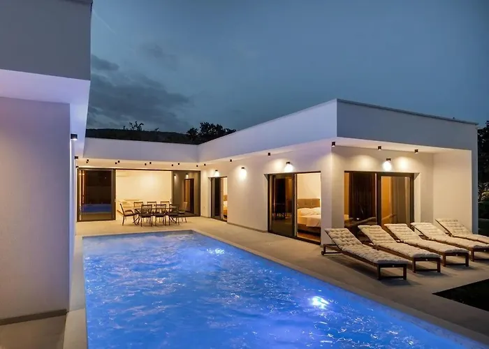 Aura With Heated Pool