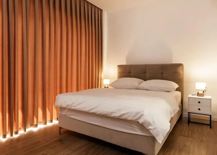 Aura With Heated Pool *